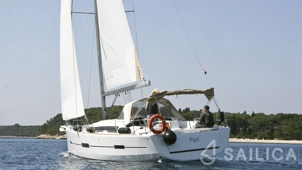 Dufour 412 GL - Yacht Charter Sailica