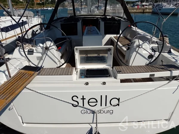 Dufour 412 GL - Yacht Charter Sailica