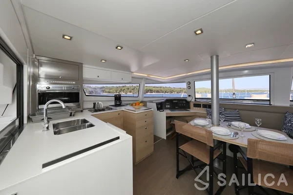 Bali 4.5 - Yacht Charter Sailica