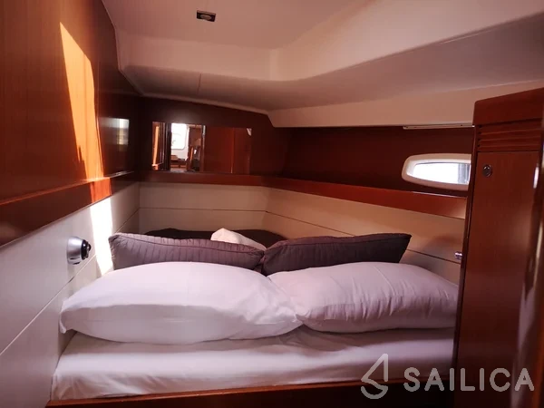 Oceanis 50 - Yacht Charter Sailica