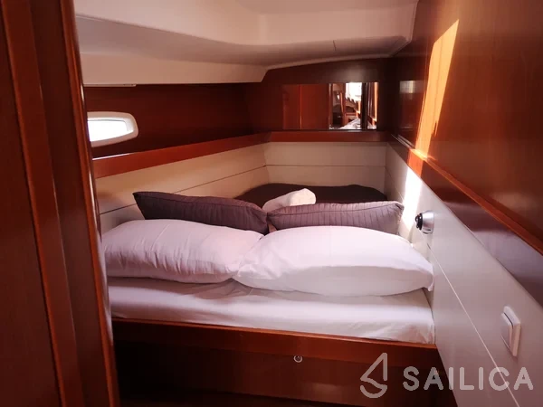 Oceanis 50 - Yacht Charter Sailica