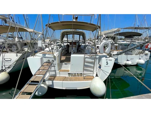 Oceanis 50 - Yacht Charter Sailica