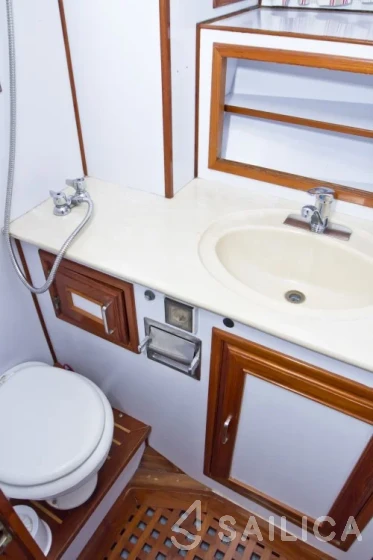 Staryacht 1670 - Yacht Charter Sailica