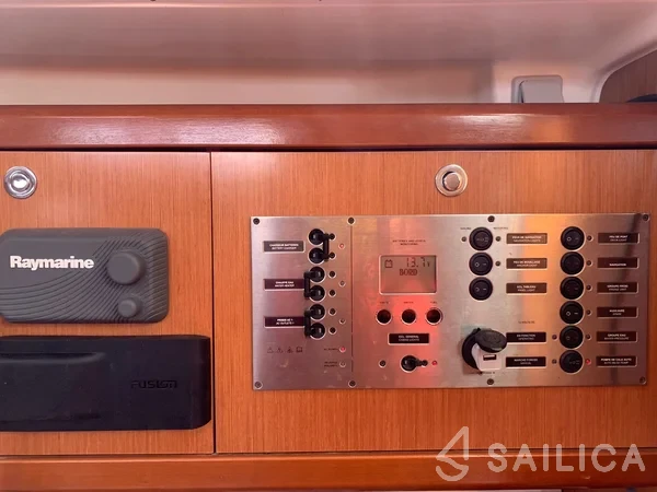 Oceanis 43 - Yacht Charter Sailica