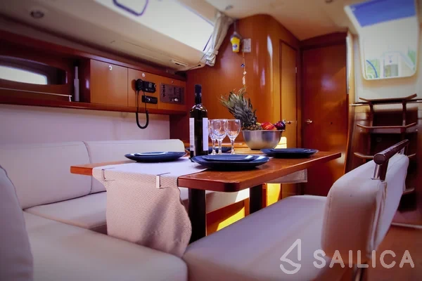 Oceanis 43 - Yacht Charter Sailica