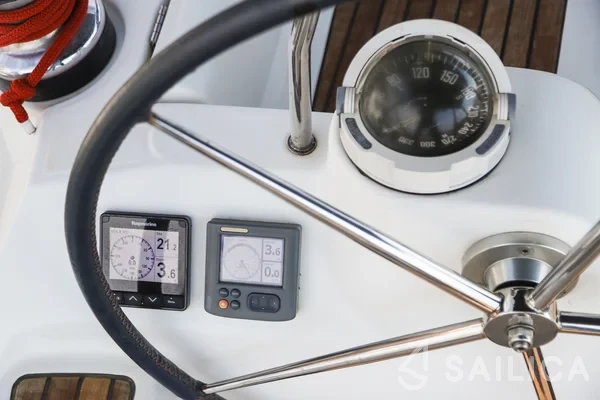 Oceanis 43 - Yacht Charter Sailica