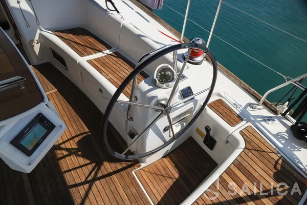 Oceanis 43 - Yacht Charter Sailica
