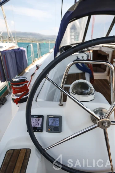 Oceanis 43 - Yacht Charter Sailica