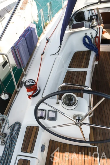 Oceanis 43 - Yacht Charter Sailica