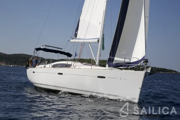Oceanis 43 - Yacht Charter Sailica