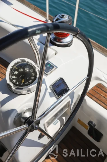 Oceanis 43 - Yacht Charter Sailica