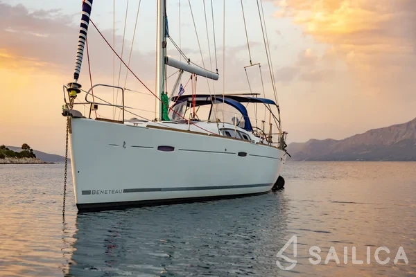 Oceanis 43 - Yacht Charter Sailica