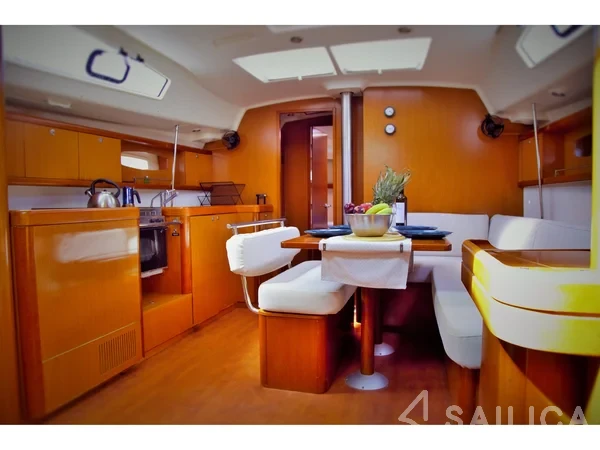 Oceanis 43 - Yacht Charter Sailica