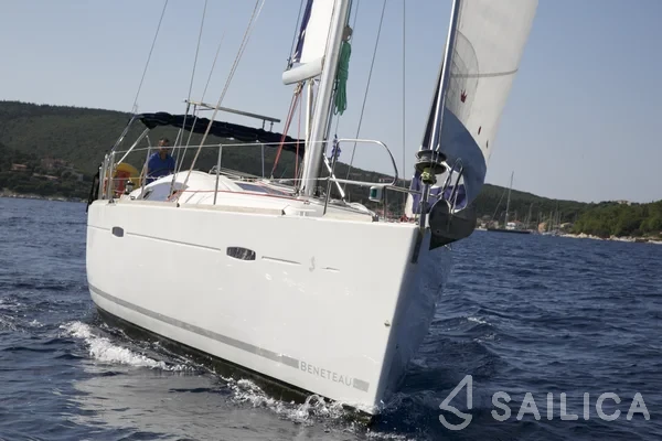 Oceanis 43 - Yacht Charter Sailica