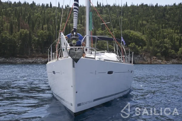 Oceanis 43 - Yacht Charter Sailica