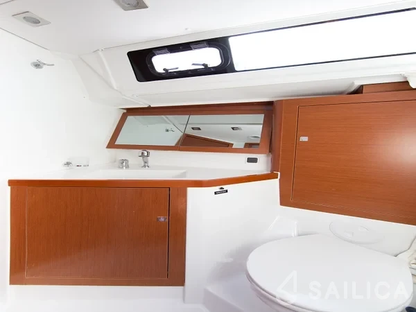 Oceanis 48 - Yacht Charter Sailica