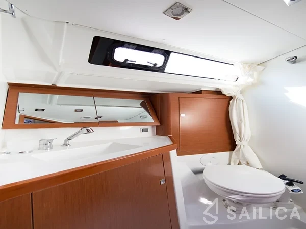 Oceanis 48 - Yacht Charter Sailica