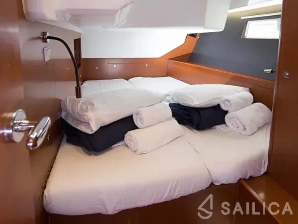 Oceanis 48 - Yacht Charter Sailica