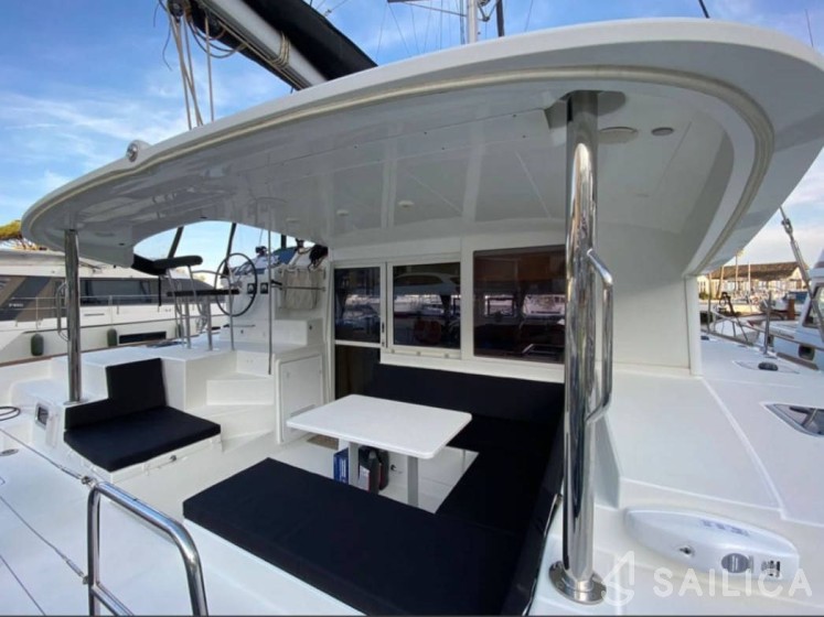 Lagoon 400 S2 - Yacht Charter Sailica