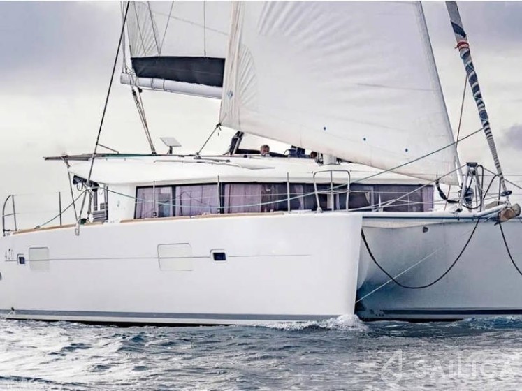 Lagoon 400 S2 - Yacht Charter Sailica