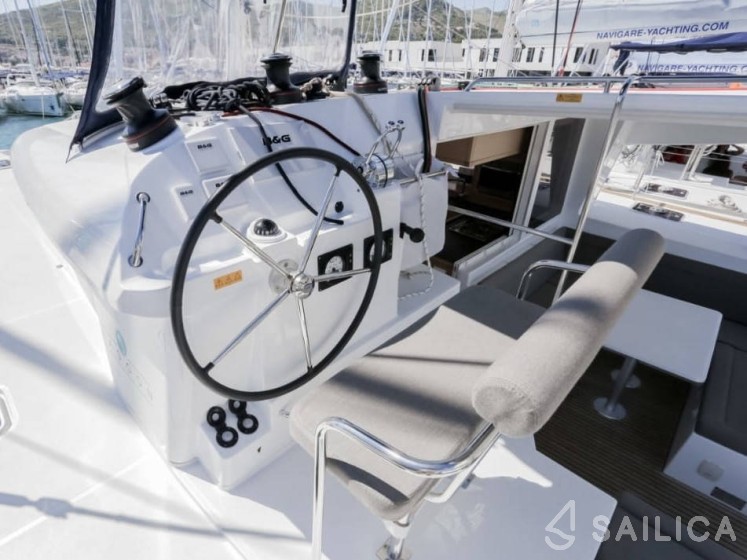 Lagoon 400 S2 - Yacht Charter Sailica