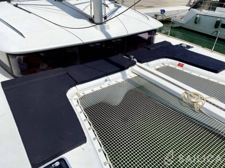 Lagoon 400 S2 - Yacht Charter Sailica