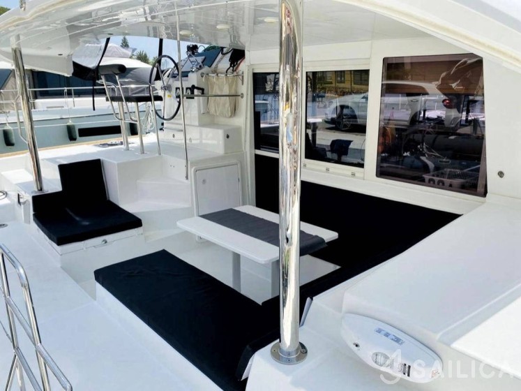 Lagoon 400 S2 - Yacht Charter Sailica