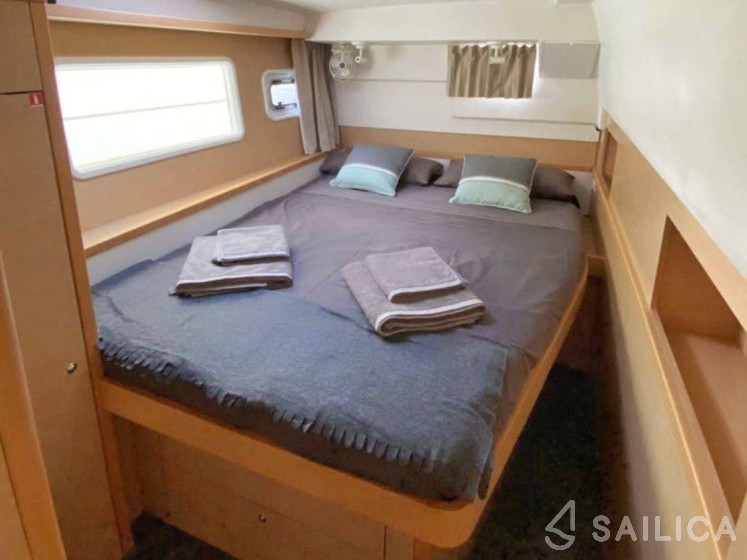 Lagoon 400 S2 - Yacht Charter Sailica
