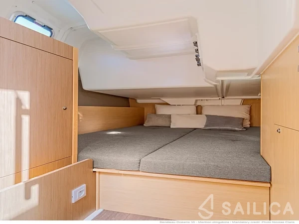 Oceanis 35.1 - Yacht Charter Sailica
