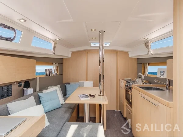 Oceanis 35.1 - Yacht Charter Sailica