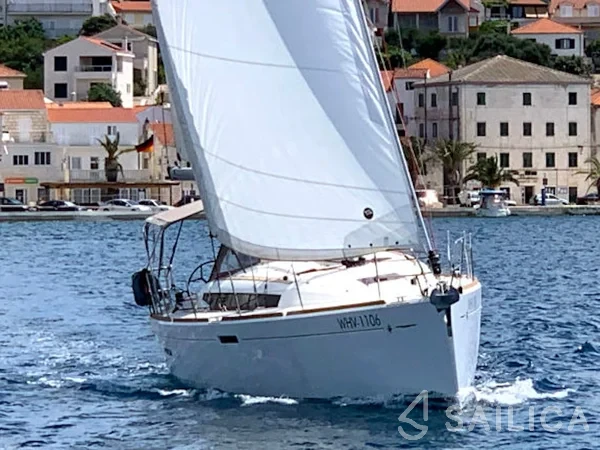 Sun Odyssey 389 - Yacht Charter Sailica