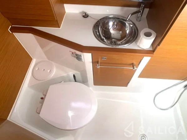 Sun Odyssey 389 - Yacht Charter Sailica