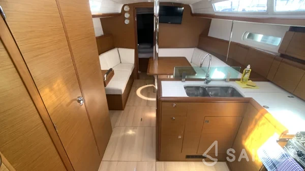 Sun Odyssey 389 - Yacht Charter Sailica