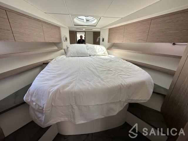 Rio Parana 38 - Yacht Charter Sailica