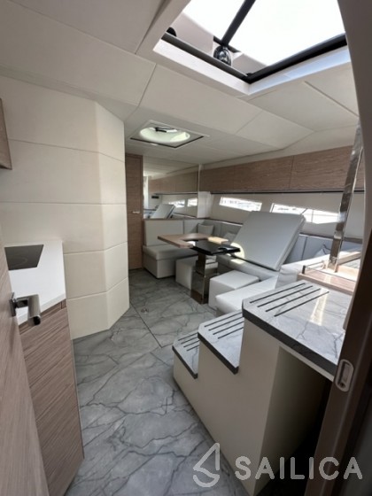 Rio Parana 38 - Yacht Charter Sailica