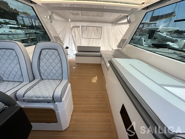 Rio Parana 38 - Yacht Charter Sailica