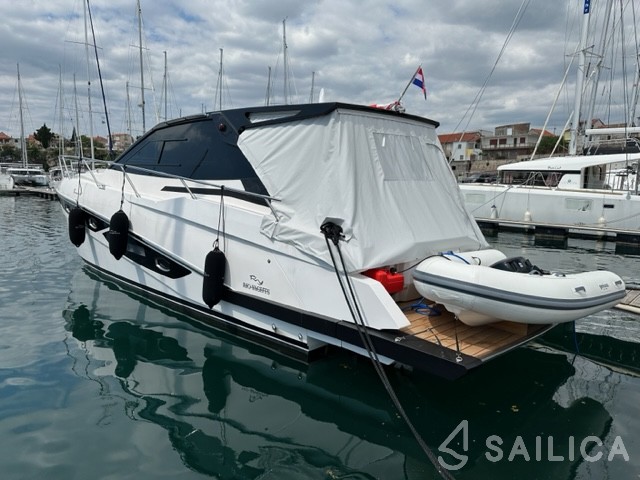 Rio Parana 38 - Yacht Charter Sailica