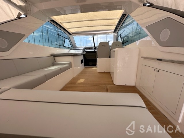 Rio Parana 38 - Yacht Charter Sailica