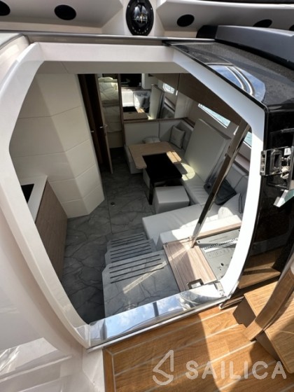 Rio Parana 38 - Yacht Charter Sailica