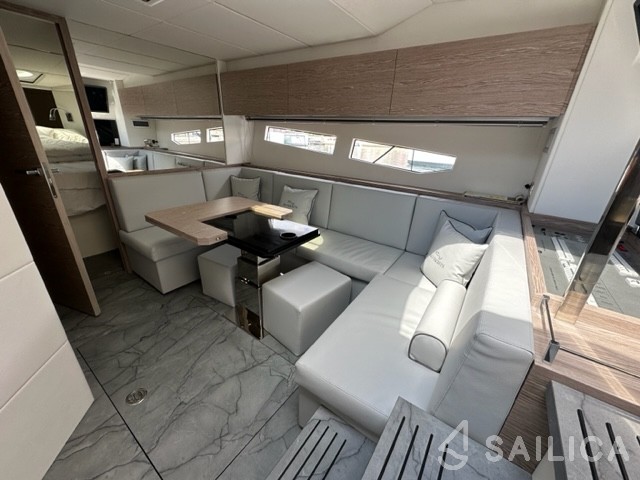 Rio Parana 38 - Yacht Charter Sailica