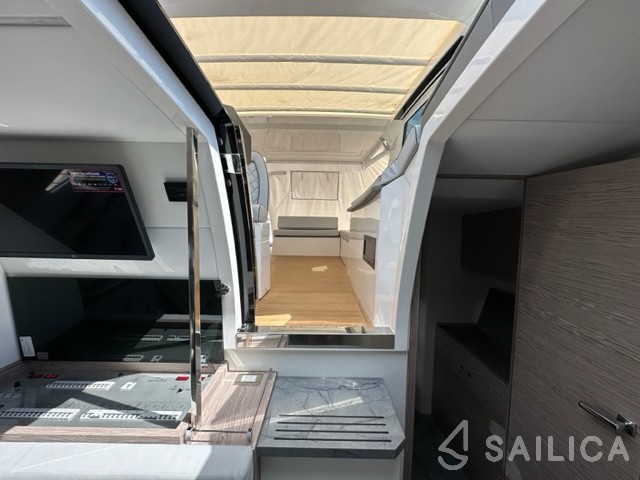 Rio Parana 38 - Yacht Charter Sailica