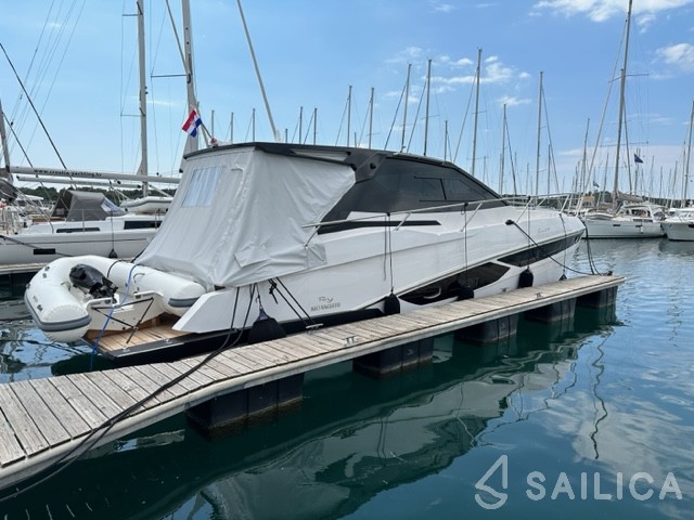 Rio Parana 38 - Yacht Charter Sailica