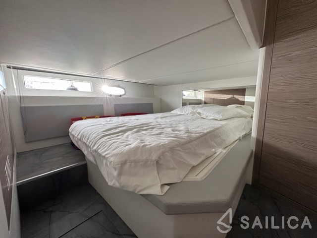 Rio Parana 38 - Yacht Charter Sailica