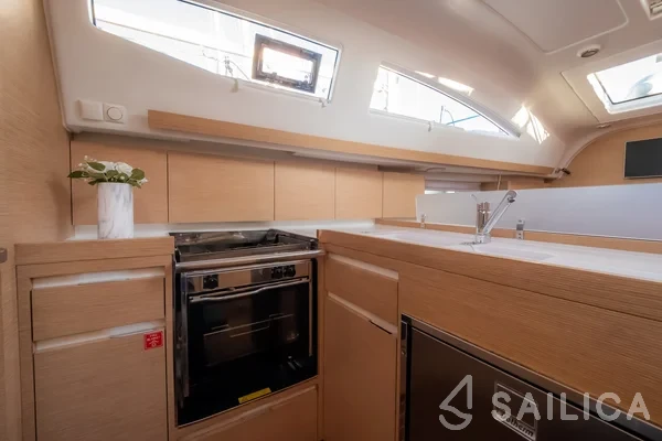 Elan 40 Impression - Yacht Charter Sailica