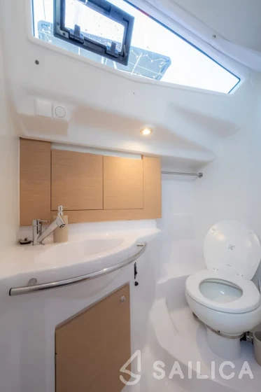 Elan 40 Impression - Yacht Charter Sailica