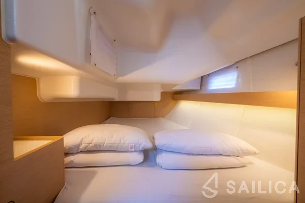 Elan 40 Impression - Yacht Charter Sailica