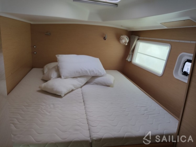Lagoon 380 - Yacht Charter Sailica