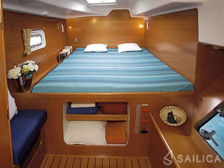 Lagoon 380 - Yacht Charter Sailica