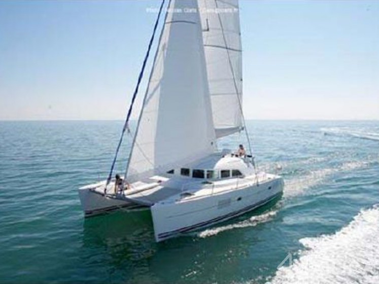 Lagoon 380 - Yacht Charter Sailica