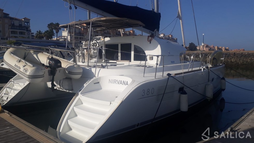 Lagoon 380 - Yacht Charter Sailica